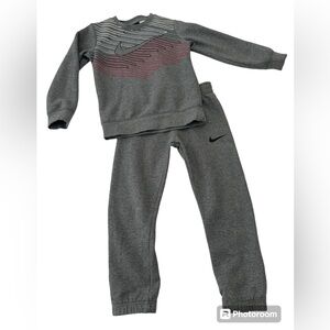 Boys Nike Sweat suit Grey Crew Neck Size 6